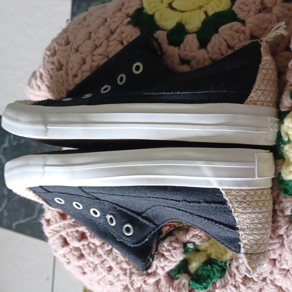 Gypsy Jazz Slip On Sneakers in Cream Tweet & Black Like New, Sz 8 - Picture 8 of 8